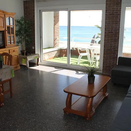 Piso Jover En Primera Linea Del Mar !! *