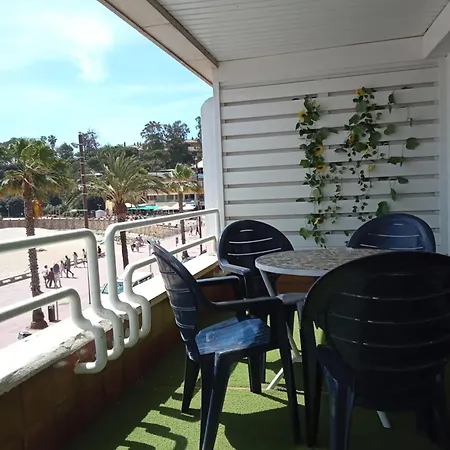 Piso Jover En Primera Línea Del Mar !! *